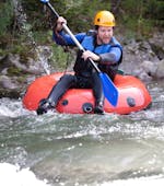 A man while Tubing on the Inn River with H2O Adventure Ried.