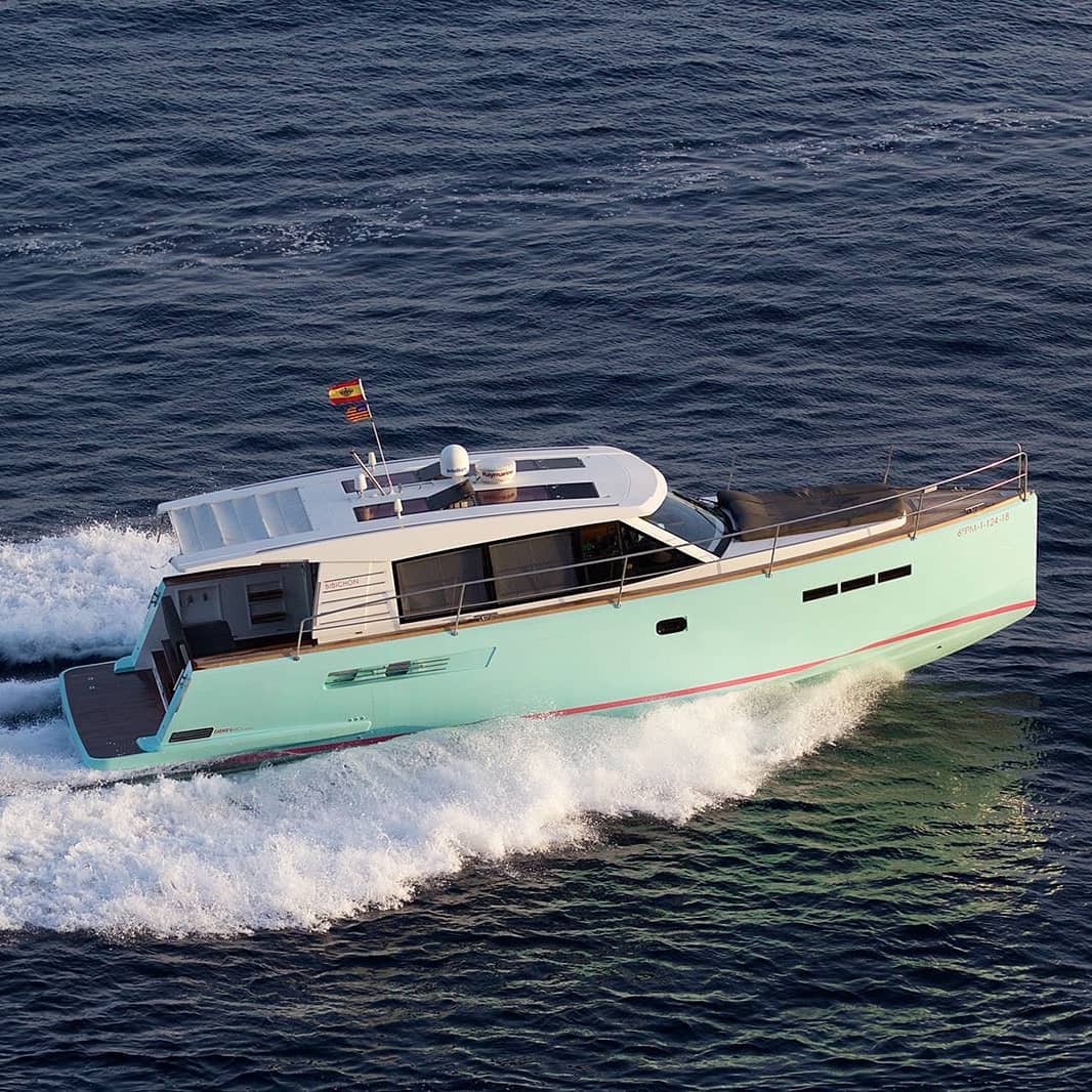 Gita privata in barca da Porto Cristo a Cala Virgili con bagno in mare e visita turistica con Charters Llevant Mallorca.