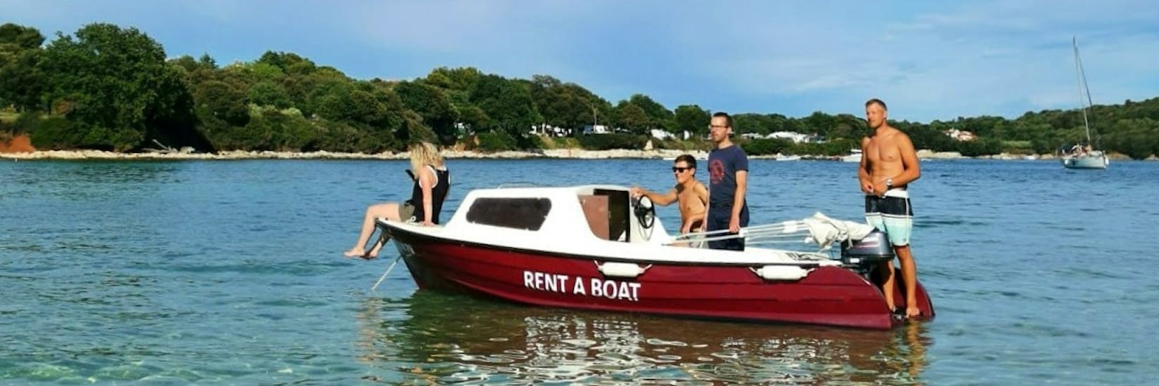 People on the Gurge 545 boat from the Boat Rental in Pula (up to 5 people) with Gurges Rent a Boat Pula.