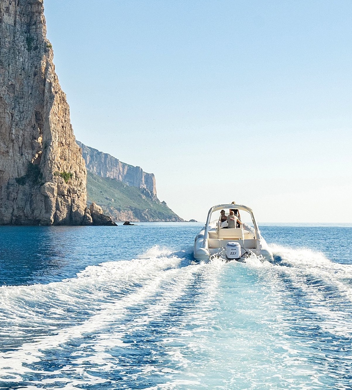 Alquiler de lancha RIB en Santa Maria Naverrese (hasta 8 personas) con Nautica Sea Service Ogliastra.