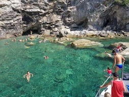 Zwemstop waar je van kunt genieten tijdens onze boottocht langs de zuidoostkust van Elba met Motobarca Mickey Mouse Elba.