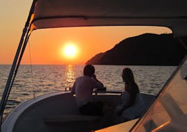 A young couple enjoys the sunset during the Sunset Boat Trip along Cinque Terre with Aperitif with Sea Breeze Boat Tours Levanto.