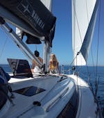 Gita privata in barca a vela da Cascais con bagno in mare e visita turistica.