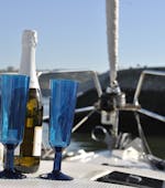 La botella de vino espumoso que se obtiene en el Viaje Romántico Privado en Barco desde Cascais con Palmayachts Charters Portugal.