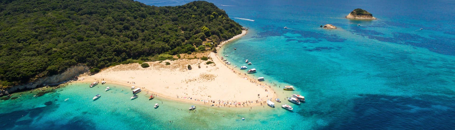 Turtle Island dat kan worden bezocht met bootverhuur in Keri (maximaal 6 personen) met Fun@Sea Zakynthos.