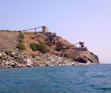 Vues des mines de Calamita depuis la plage de Margidore avec Baiarda Dive Boat Excursions Elba