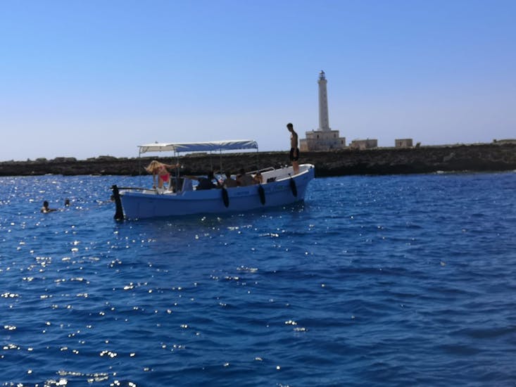 Boottocht van Gallipoli naar het eiland Sant'Andrea met snorkelen.
