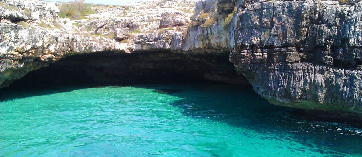 One of the caves you can visit with a RIB boat rental in Torre Vado (up to 16 people) with Escursioni La Torre.