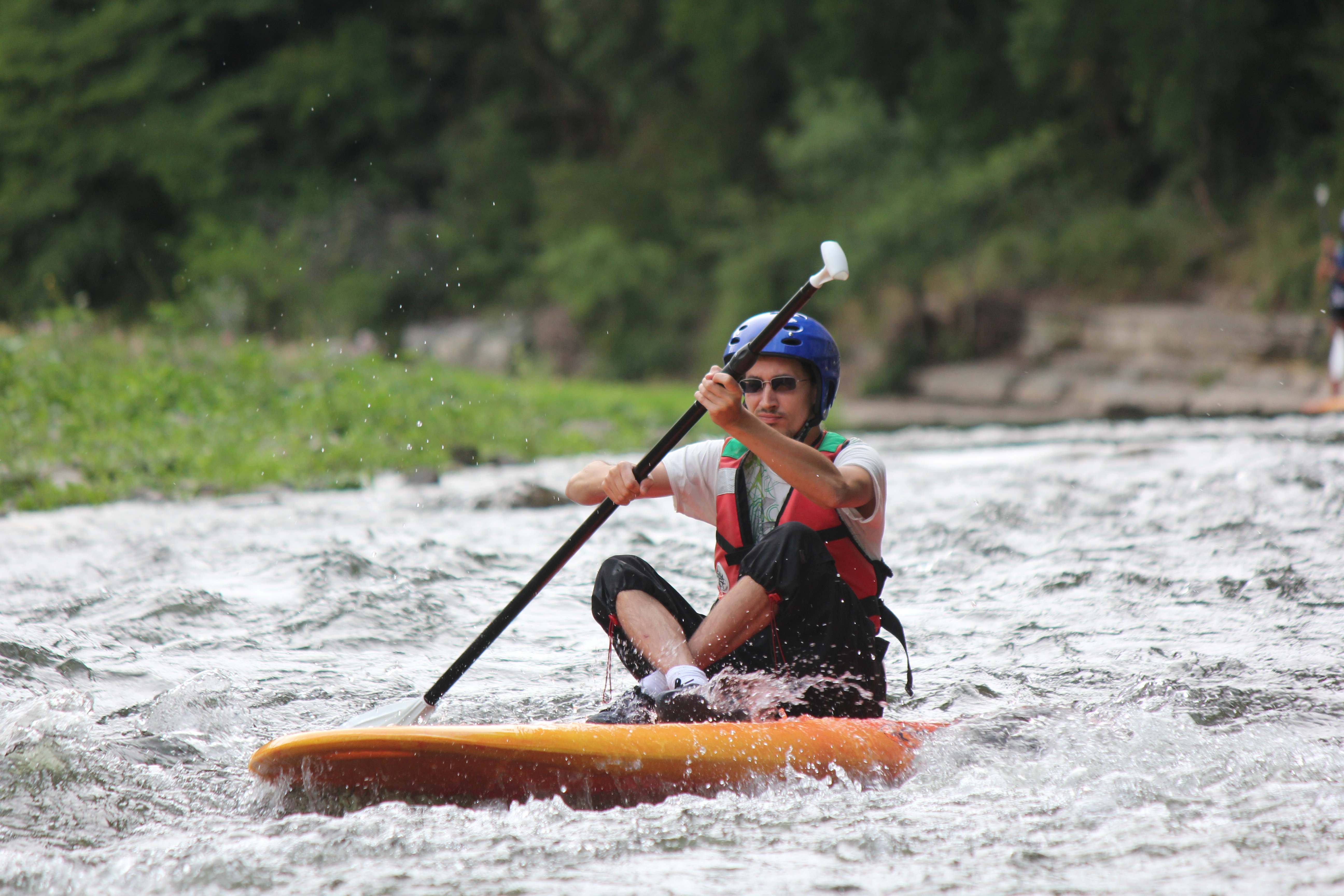 Private SUP Tour in Les Assions (ab 12 J.) für Fortgeschrittene.