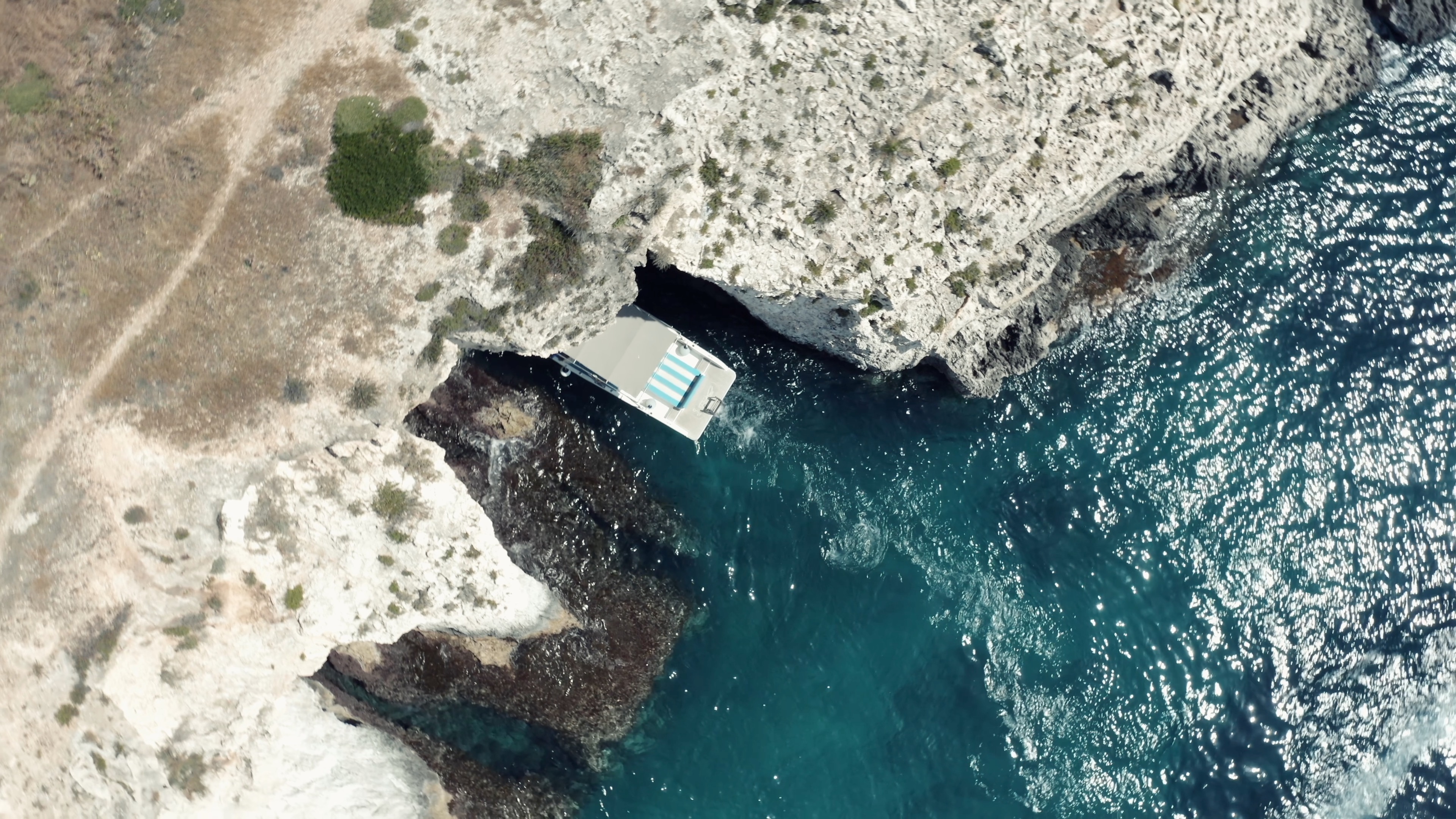 Bootstour nach Ortigia & zu den Meeresgrotten mit Schnorcheln.