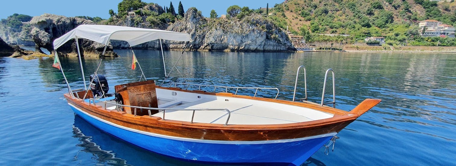 Picture of the boat used for the Boat Trip along the Coast of Taormina with Snorkeling with Boat Experience Taormina.