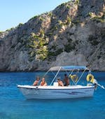 Picture of a family smiling on one of the boats rented by Best of Zante.
