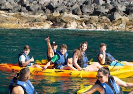 Menshcen haben Spaß während der Ganztages Kajaktour in Ponta de São Lourenço mit Schnorcheln mit Madeira Sea Emotions.