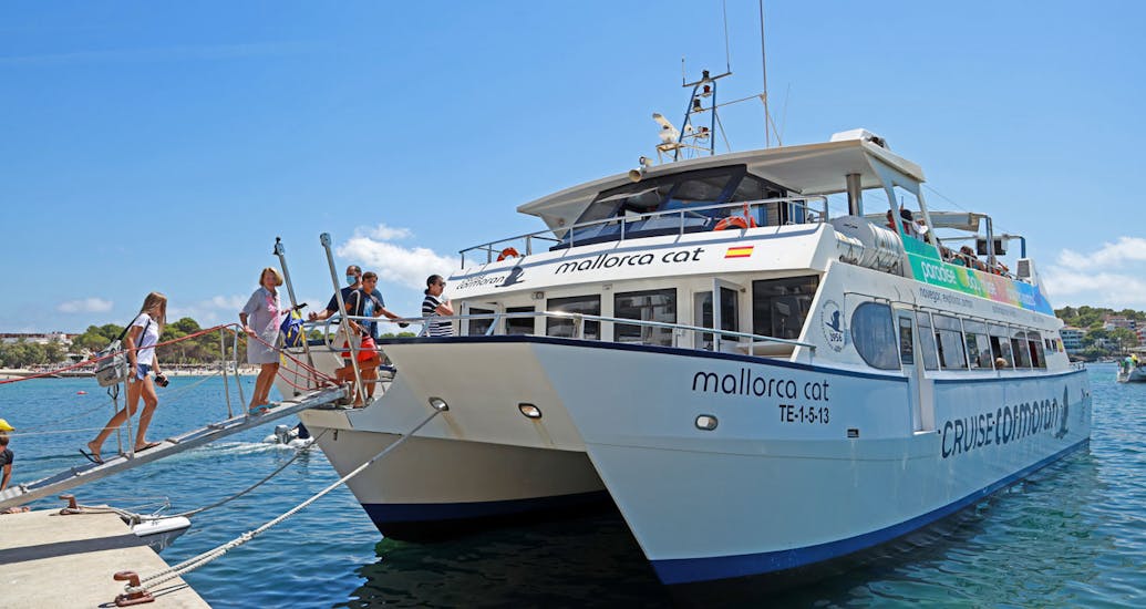 Balade en catamaran Peguera avec Baignade & Visites touristiques.