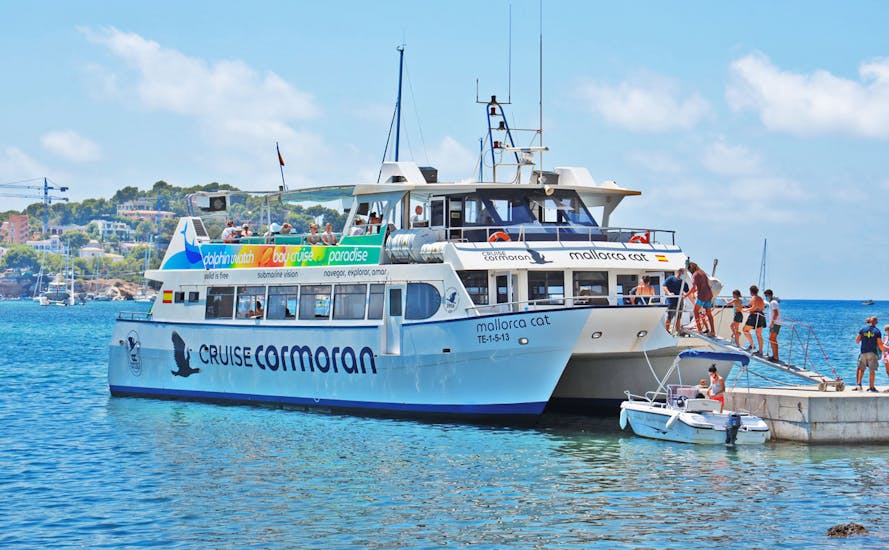 Nuestro barco está listo para zarpar así que vamos a empezar el Paseo en barco a las islas de Malgrats y Toro con Cruise Cormoran Majorque.