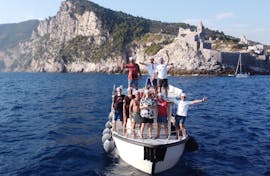 Group of people smiling on a boat from Nord Est La Spezia in the sea during the private boat trip to Porto Venere and the Islands with snorkeling.