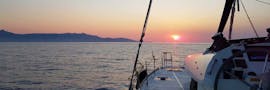 Unser Katamaran während der Katamarantour nach Dia ab Heraklion bei Sonnenuntergang mit DanEri Yachts Crete.