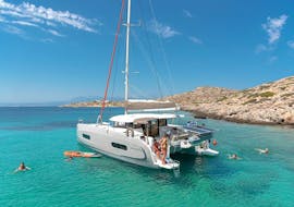 Volledige dag catamarantrip naar het eiland Dia vanuit Heraklion met DanEri Yachts Crete.