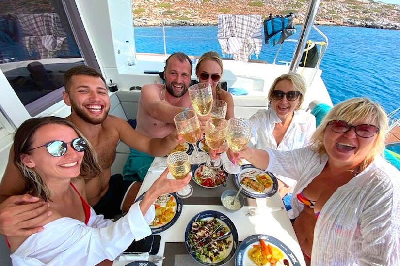 Happy people taking an aperitif during their Catamaran Trip to Dia Island from Heraklion.