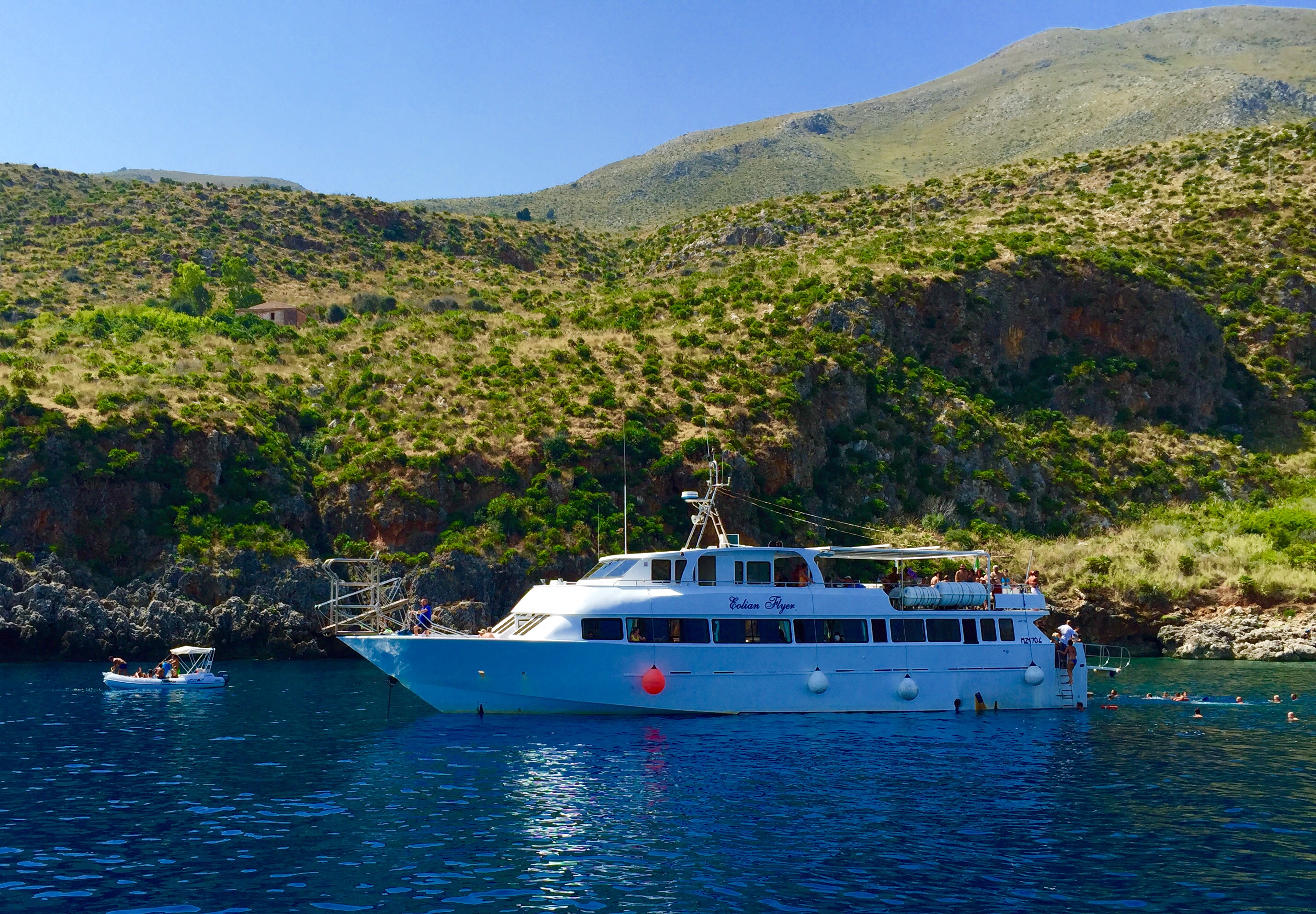 Ganztägige Bootstour von Castellammare nach Riserva dello Zingaro & San Vito Lo Capo mit Egadi Navigazione.