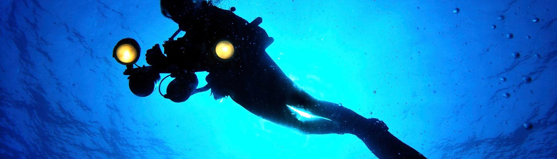 A person doing a PADI Discover Scuba Diving in l'Île-Rousse with EPIR Plongée Île-Rousse.