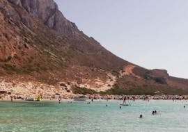 L'île de Thodorou pendant la Balade privée en bateau à l'île de Thodorou au départ de Kissamos avec Chania Balos Cruises.