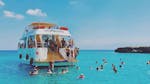 I passeggeri della Latchi Queen si godono il mare durante il loro giro in barca da Latchi alla Laguna Blu con sosta per nuotare con Latchi Queen Cyprus.