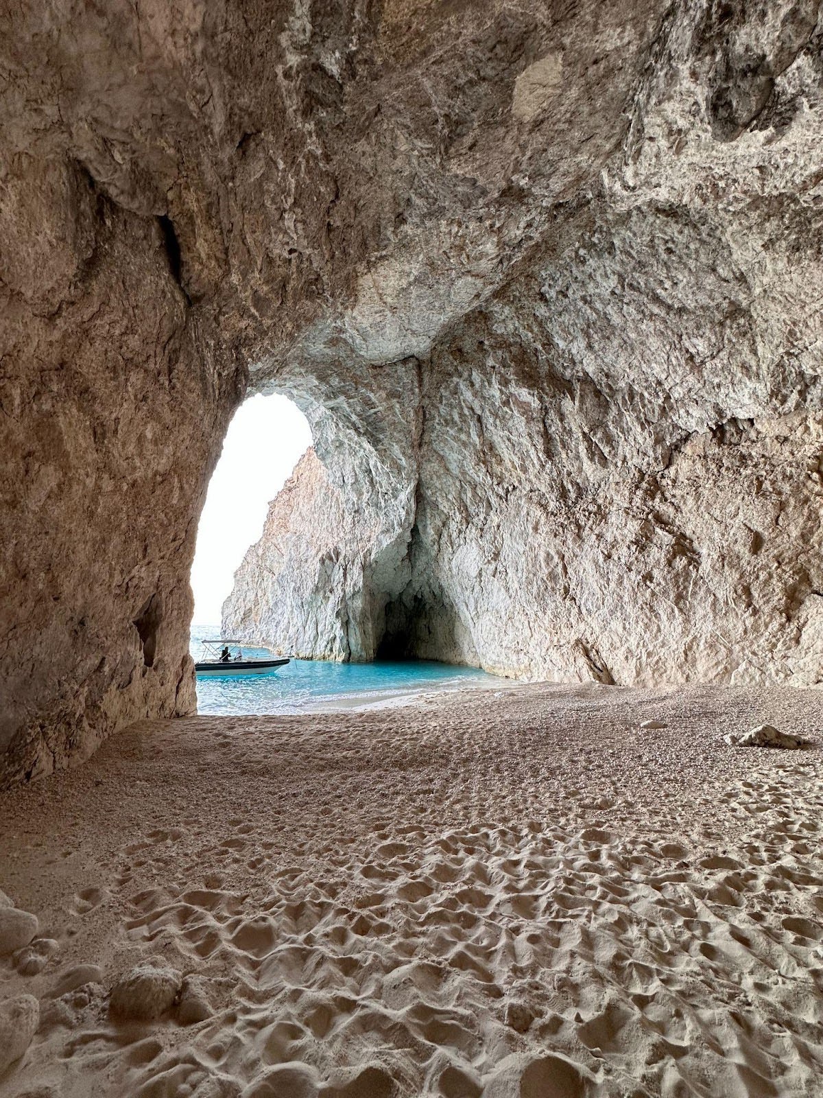 Balade privée en bateau à Turtle Island & Mizithres Rocks.