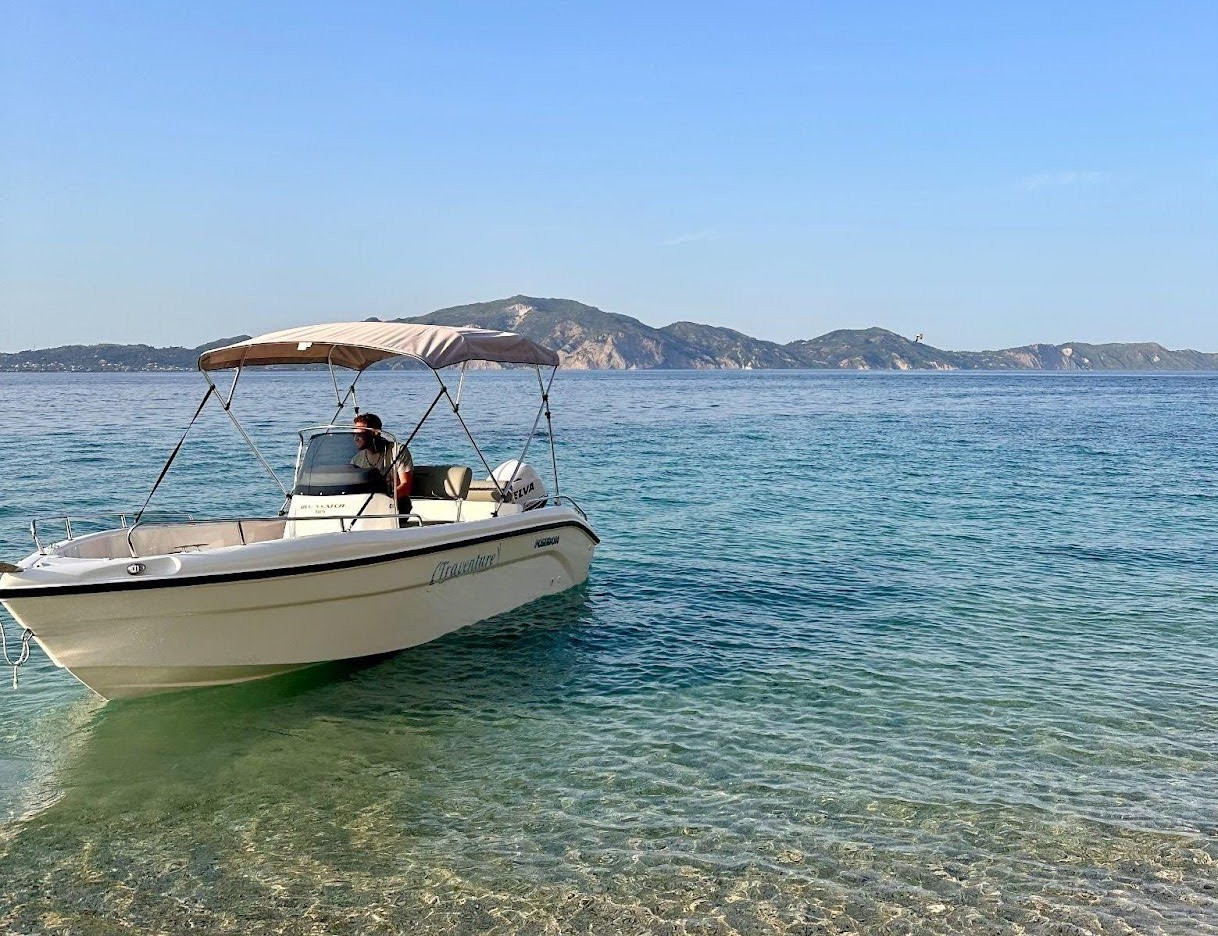 Alquiler de barco en Agios Sostis (hasta 7 personas) - Pro (30-60 HP) con Traventure Zakynthos.