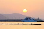 Nafsika II de Cyprus Mini Cruises se rendant au lagon bleu au coucher du soleil.