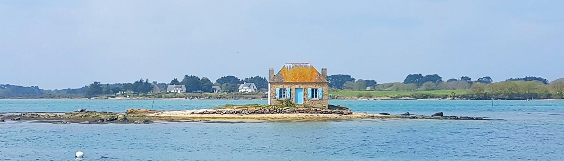 Blick auf das Austernhaus während der Bootstour zur Ria d'Étel - Big Tour mit Navix Étel.