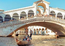 View of the Rialto Bridge seen during the Private Gondola Ride to the Grand Canal & Rialto Bridge with Agenzia Gondolieri travel Venezia.