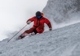 Private Ski Lessons for Adults of All Levels with Schischule Glungezer A man skiing down the mountain during his private Ski Lessons for Adults of All Levels with Schischule Glungezer.