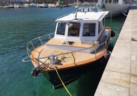 Notre bateau pendant la balade en bateau sur l'île de Giglio avec déjeuner et snorkeling avec La Favorita sul Mare Argentario.
