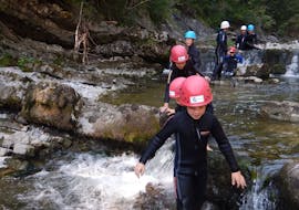 Kinderen tijdens de Private Kids canyoning in Windau met Outdoor Guide.Tirol.