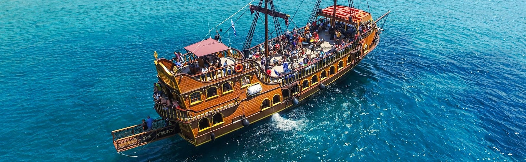 A group of participants enjoying an exciting pirate boat trip taking them to Kalymnos, Pserimos and Plati with lunch with Barco de Pirata.