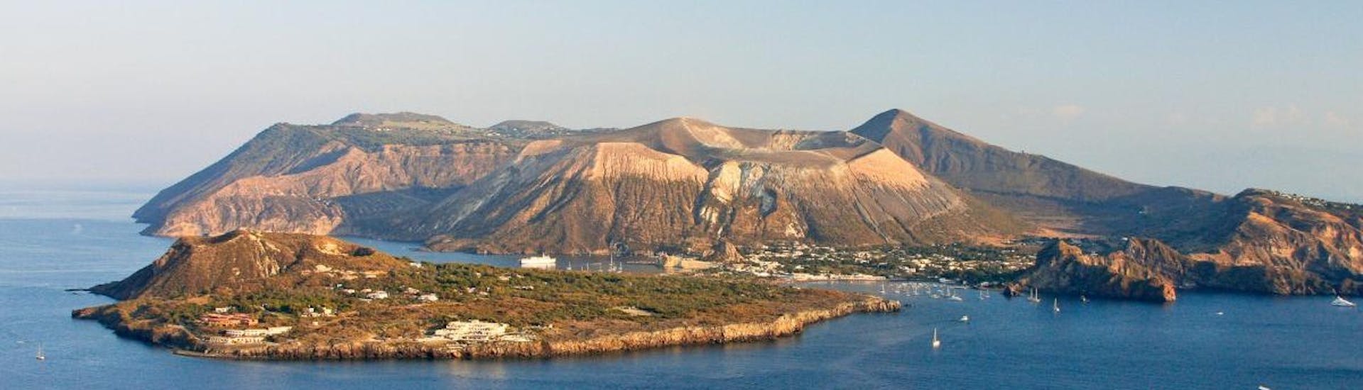 Landscape of the island of Vulcano, where the Boat Trip around Vulcano with Guided Tour of Vulcanello takes place, with Clarissa Viaggi Isole Eolie.