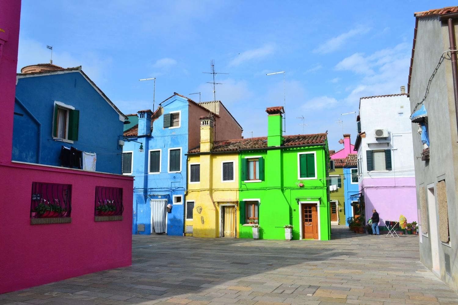 Bellissime case da visitare durante una gita in barca da Venezia alle isole Murano e Burano con Park View Viaggi.