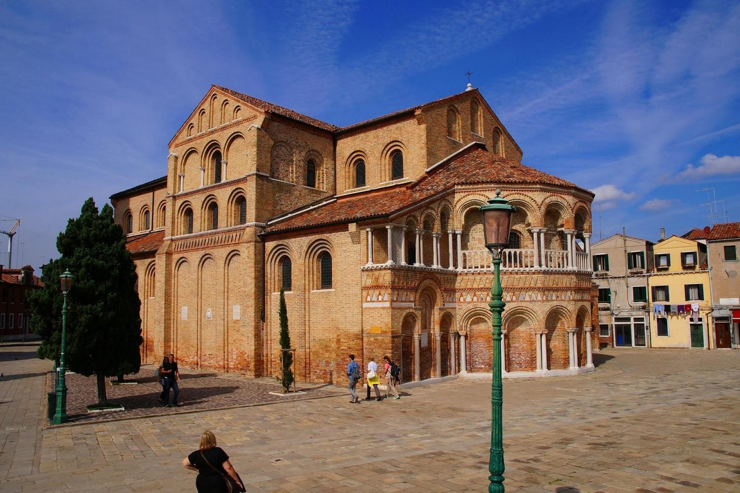Bellissima chiesa da visitare durante una gita in barca da Venezia alle isole Murano e Burano con Park View Viaggi.