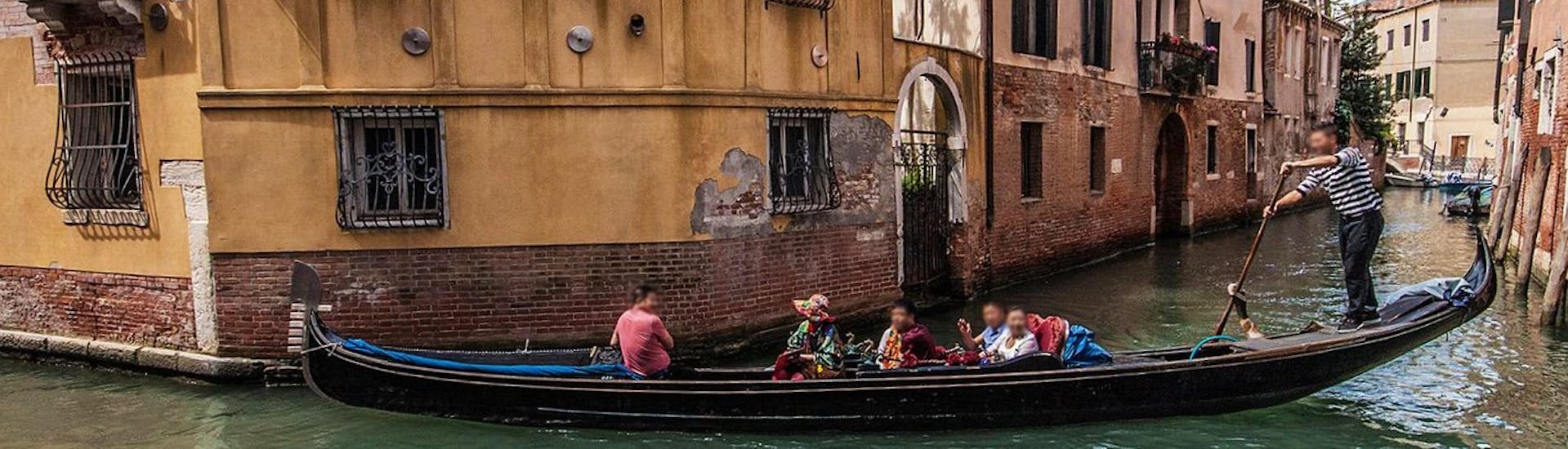 Photo during a gondola ride with walk in Venice with Park View Viaggi.