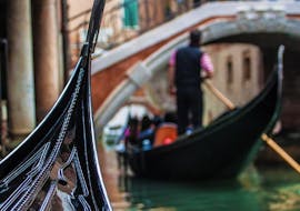 Photo of one of our gondoliers in perspective during a sunset gondola ride with night walk in Venice with Park View Viaggi.