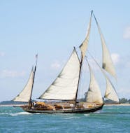 Imagen del Paseo en velero vintage por la isla de Houat con Lys Noir Morbihan.