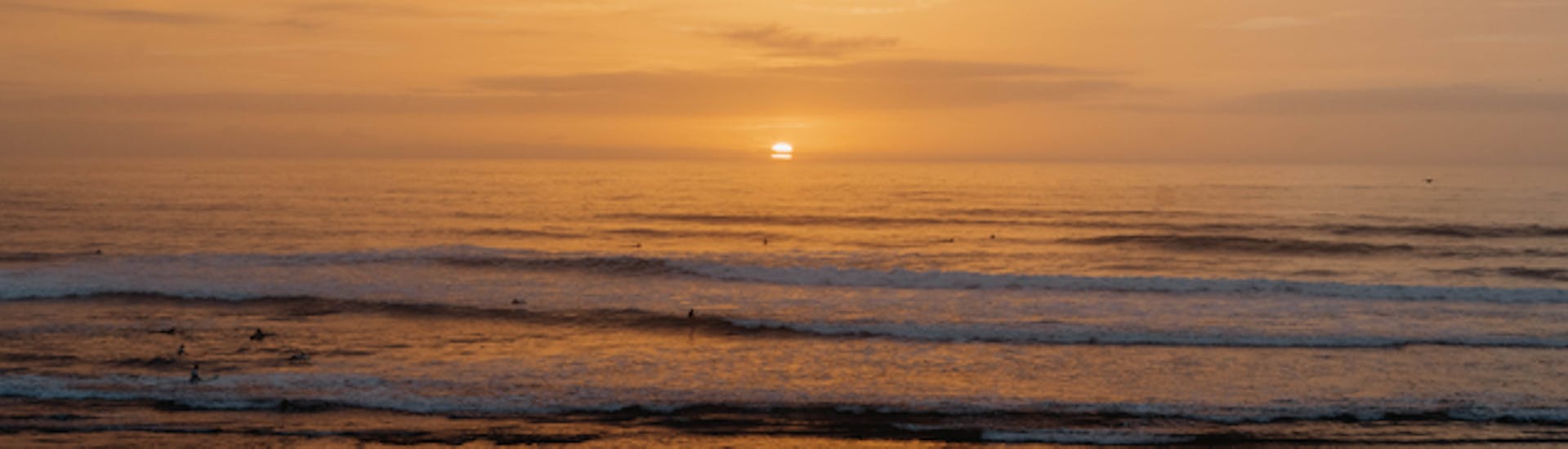 Sonnenuntergang während des privaten Surfunterrichts am Praia do Matadouro