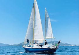 Photo of our beautiful sailboat during a sailing trip from Alghero to Porto Conte Park with lunch with Coral Sail Alghero.