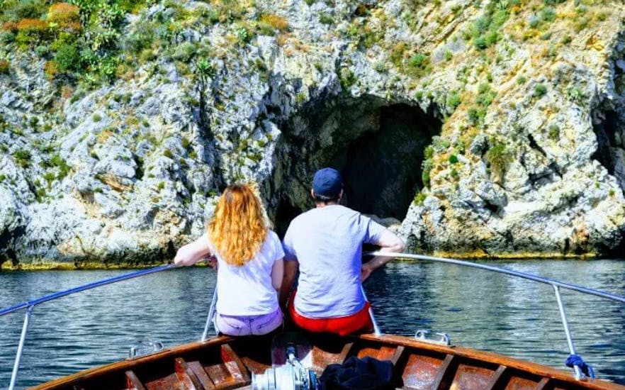 2023 2-Hours Excursion to the Blue Grotto of Taormina in Isola Bella
