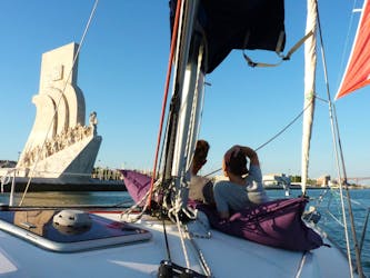 Gita privata in barca a vela da Doca do Bom Sucesso a Tago con visita turistica con Taguscruises Lisbon.