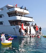 Gita in yacht di lusso alla Laguna Blu da Pafo e Latsi con Paphos Sea Cruises.