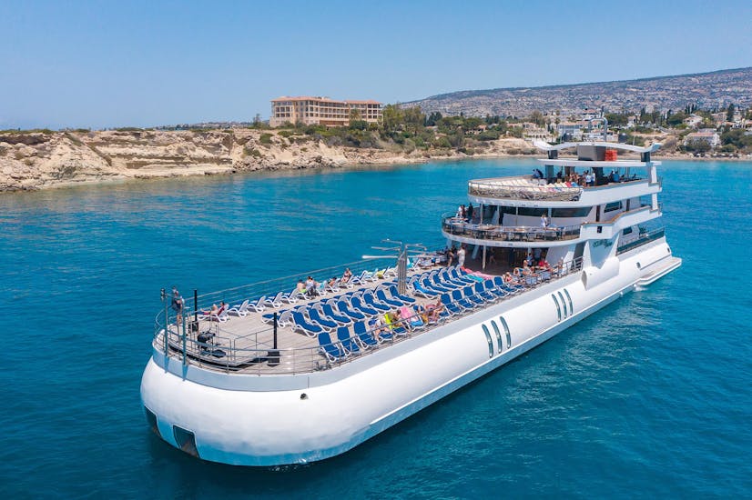 Picture of the boat used for the Luxury Cruise from Paphos to Rikkos Beach with Underwater View.