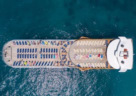 Immagine dell'imbarcazione utilizzata per la crociera di lusso da Paphos a Rikkos Beach con vista subacquea con Paphos Sea Cruises Cyprus.