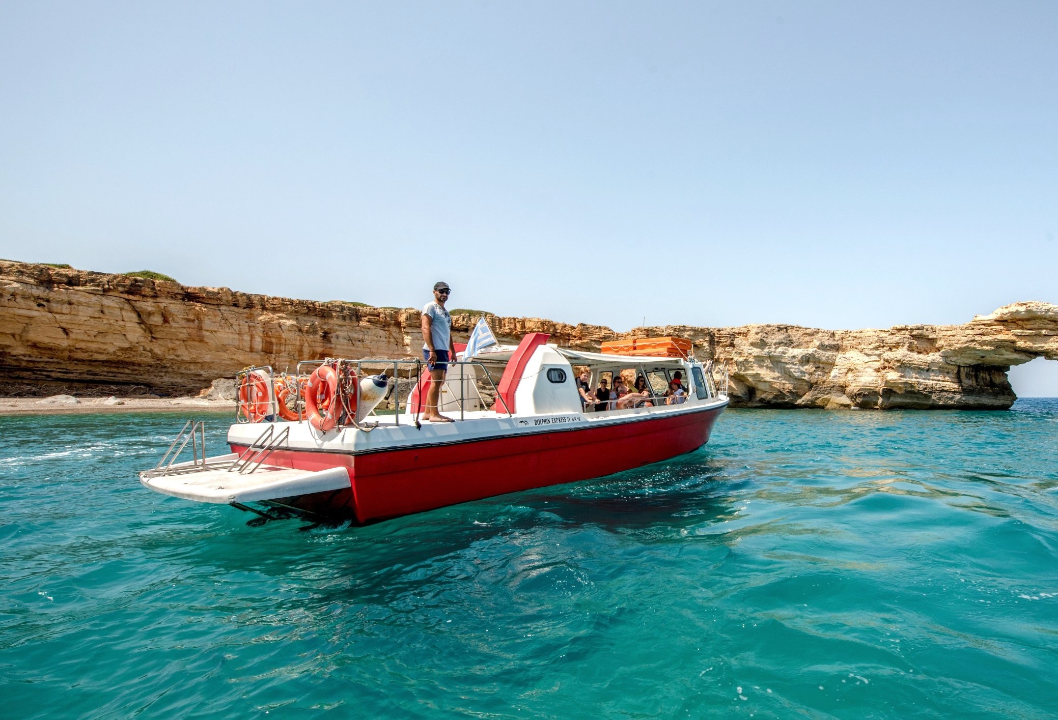 Balade en bateau de Réthymnon aux grottes pirates avec Dolphin Cruises Crete DOLPHIN EXPRESS IV.